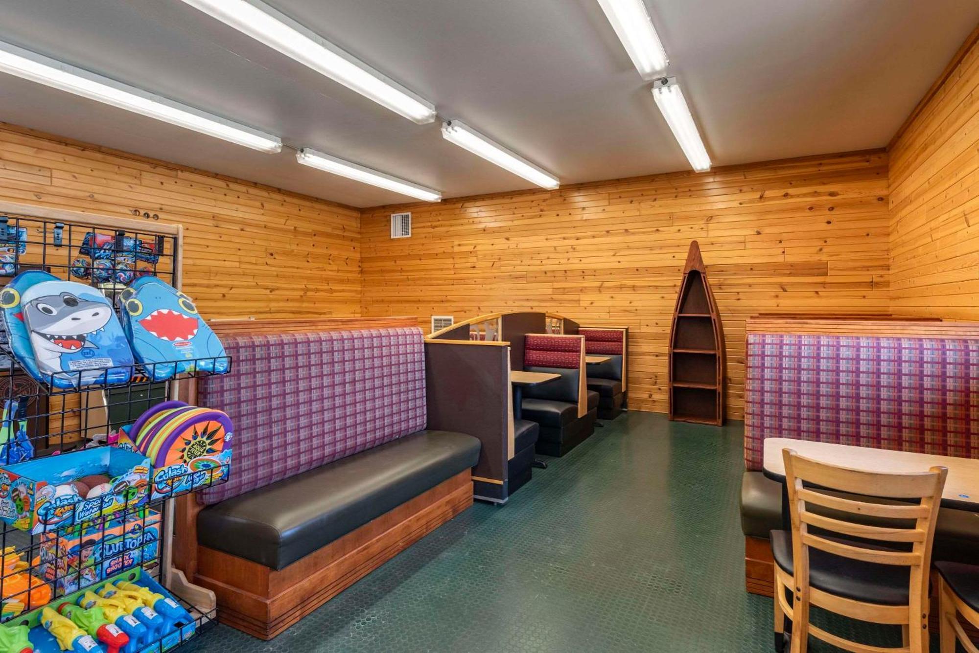 Three Bears Resort Waterpark Near Tomah Ascend Collection Warrens Esterno foto