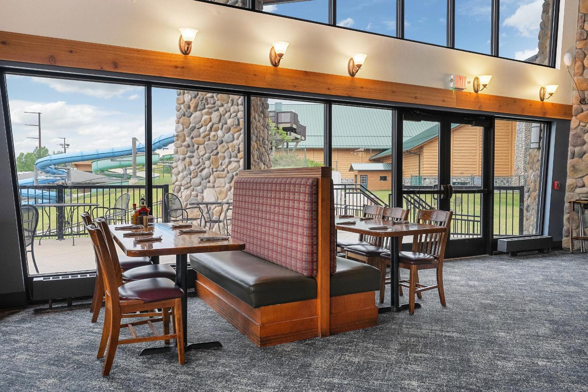 Three Bears Resort Waterpark Near Tomah Ascend Collection Warrens Esterno foto