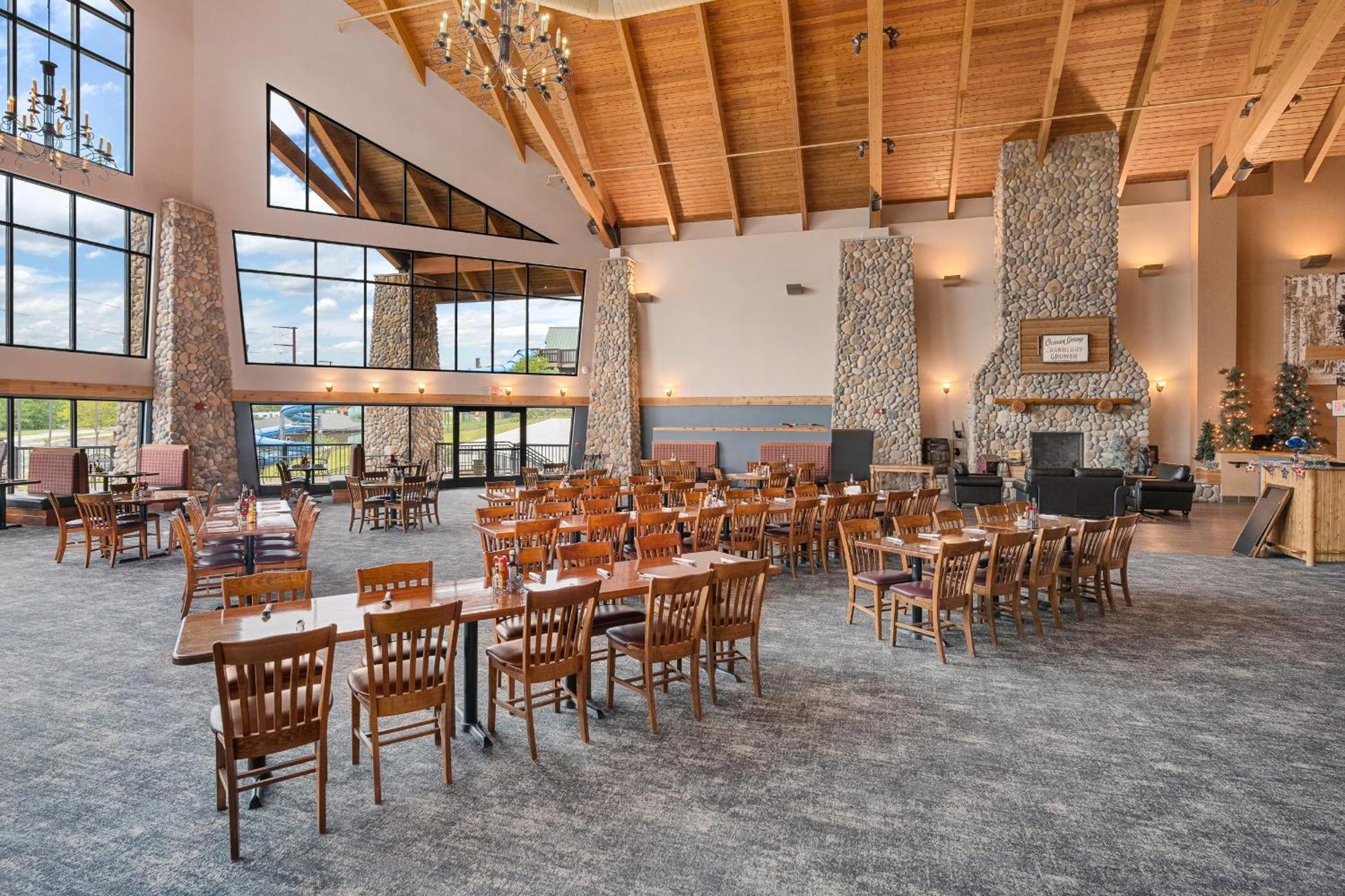 Three Bears Resort Waterpark Near Tomah Ascend Collection Warrens Esterno foto