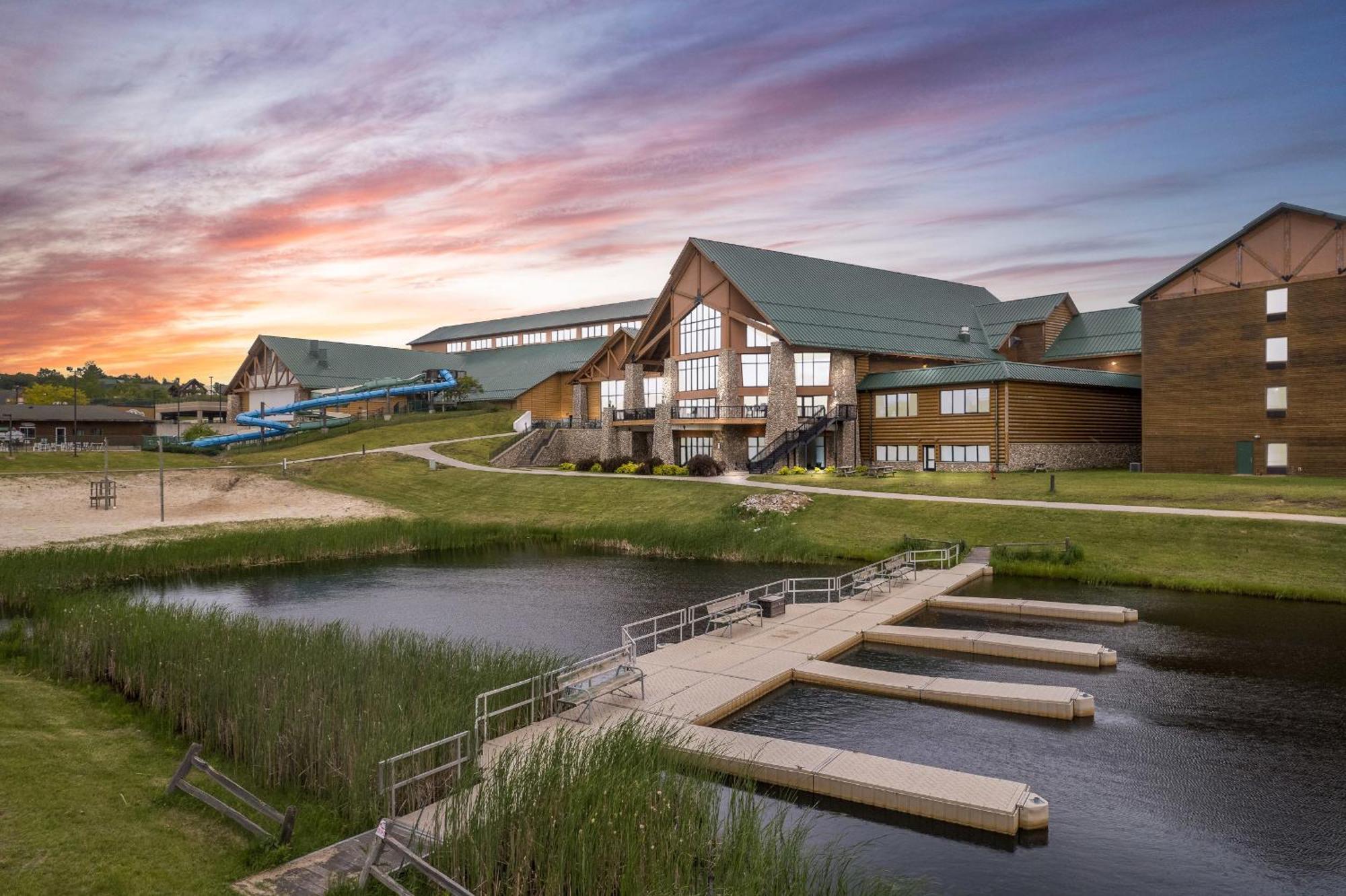Three Bears Resort Waterpark Near Tomah Ascend Collection Warrens Esterno foto